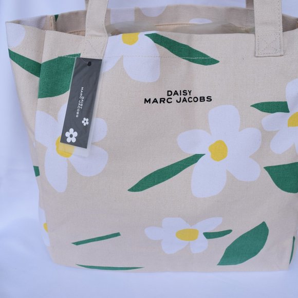 MARC JACOBS Daisy Tote with Cosmetic Pouch in Cream Flowery Pattern - Picture 2 of 5